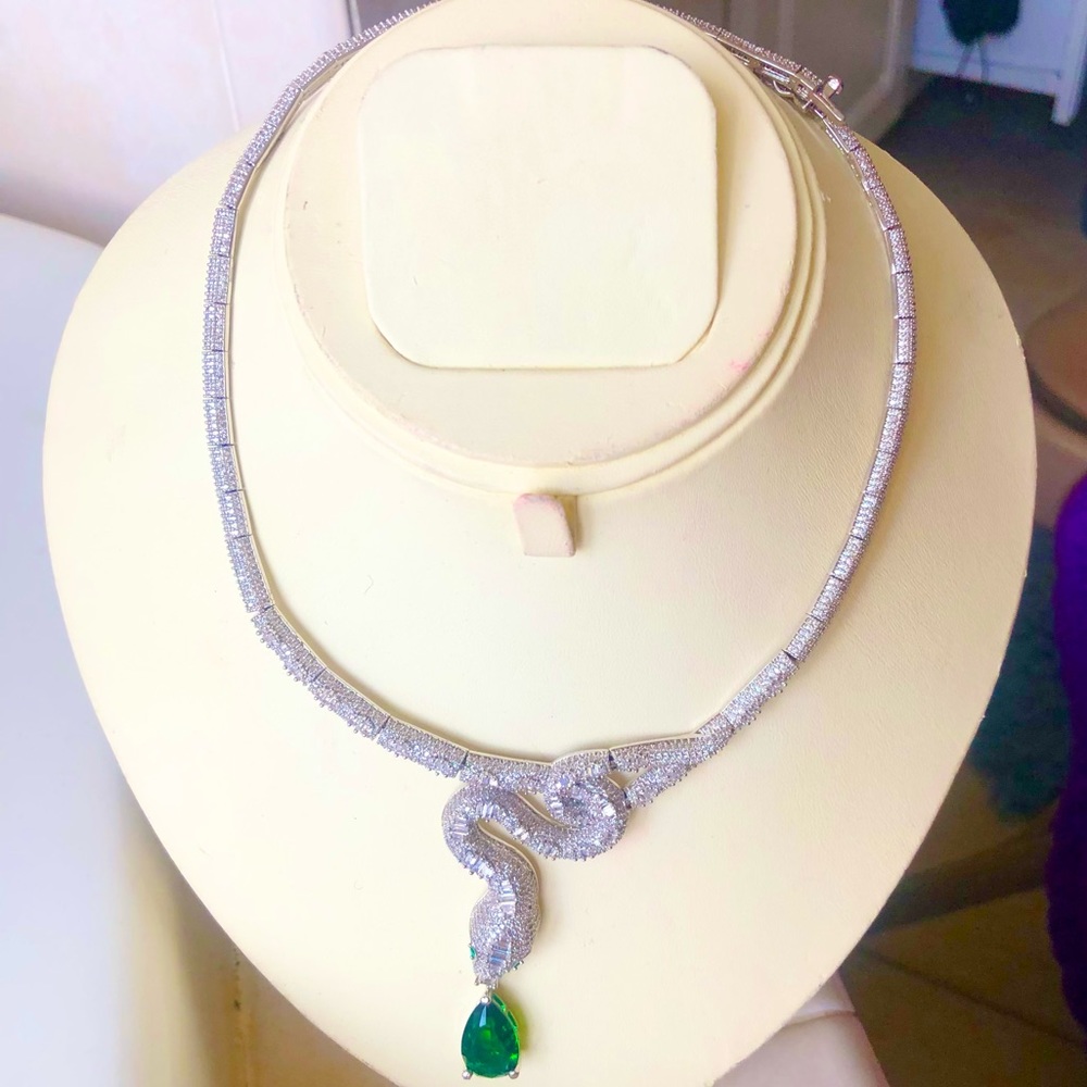 Cute Serpanti Collar Necklace